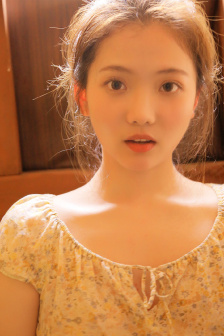 可以自由脱卸女生衣服的